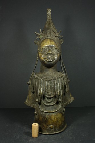 Benin bronze queen - benin,