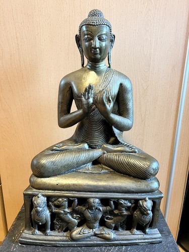 Vairocana buddha mit - , löwen